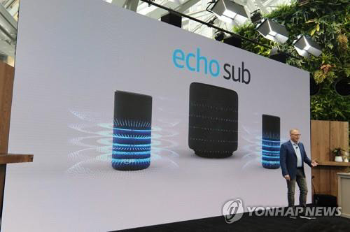 아마존 알렉사 시연하는 데이비드 림프 부사장